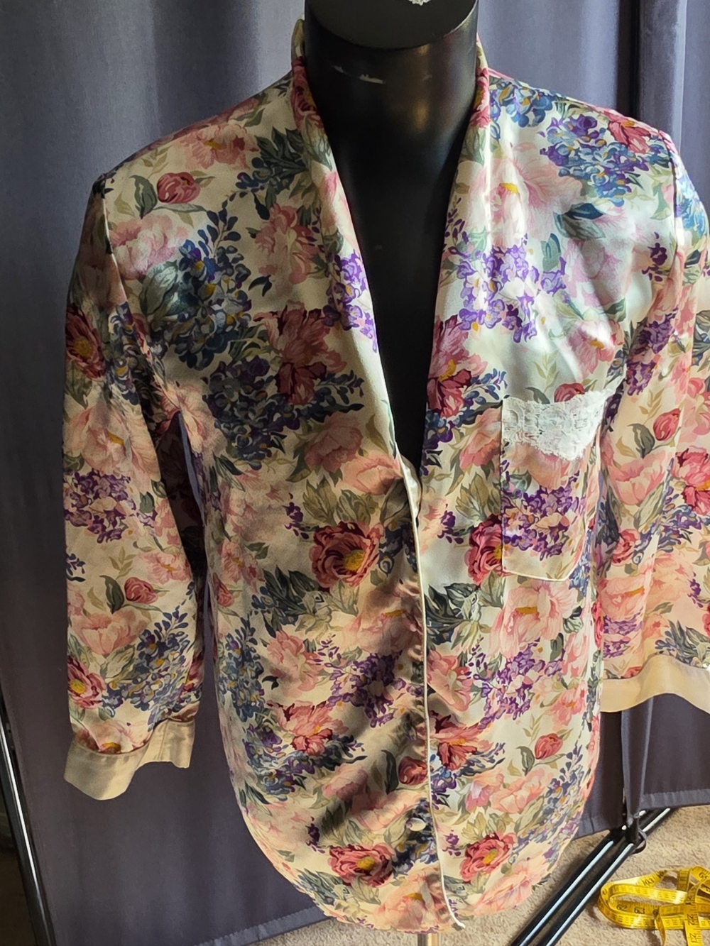 Gracie Bishop Vintage Satin Like Blouse With Buttons Floral Small Shoulder Pads